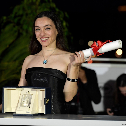 76. Cannes Film Festivali’nde En İyi Kadın Oyuncu Ödülü, Mezunumuz Merve Dizdar’ın Oldu