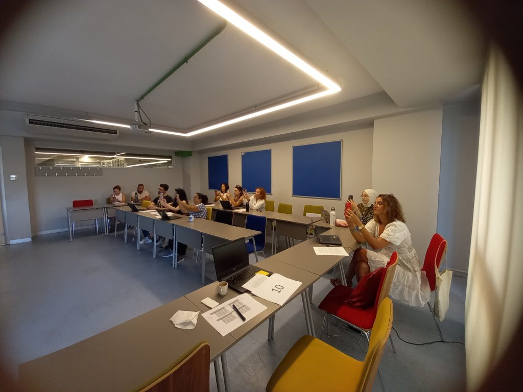 KHAS Yabancı Diller Yüksekokulu’nda Mini Atölye Serisi: Yaratıcı Fikirler ve Sınıf İçi Stratejiler