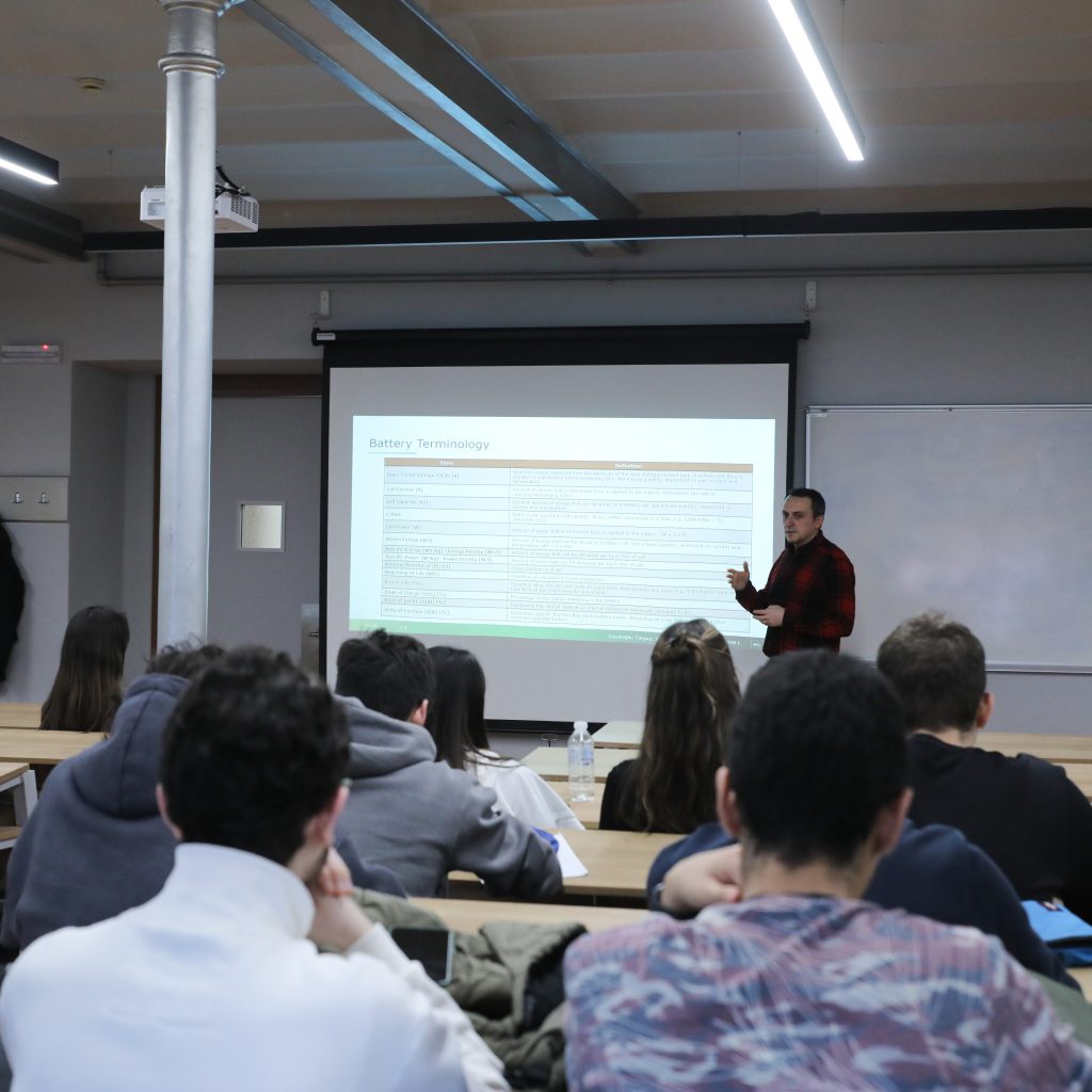 Mekatronik Mühendisliği’nde Batarya Sistemleri Dersi Sektörle Buluştu