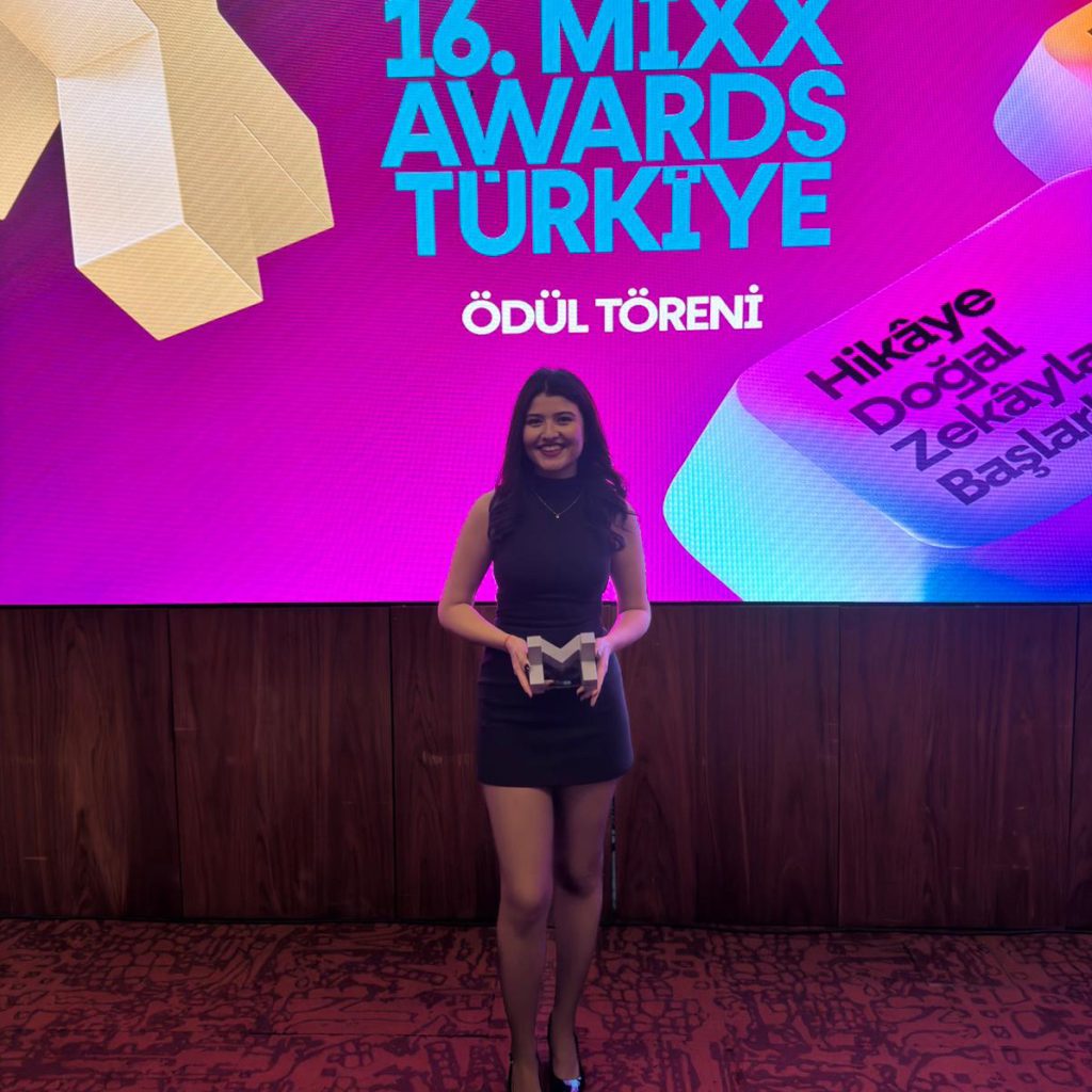 KHAS’lı Öğrencimiz İlayda Tosun Genç Mixx’ten Gümüş Mixx ile Döndü