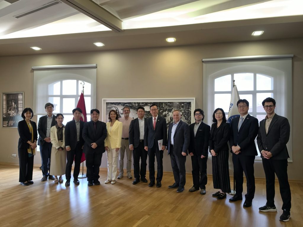 Güney Kore Başkonsolosluğu ve Global Akademi iş birliğiyle Karadeniz Yuvarlak Masa Toplantısı düzenlendi